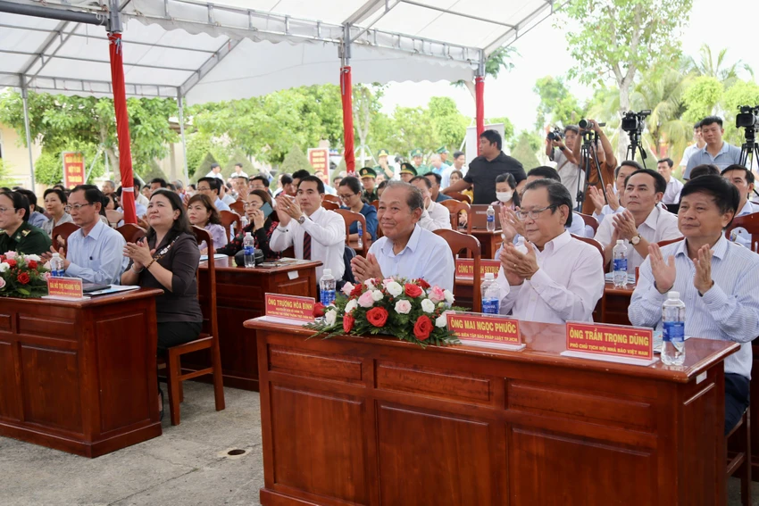 Các đại biểu tham dự chương trình z4867261612425_ccbe529037c9ec0bff943982e7327c65.jpg