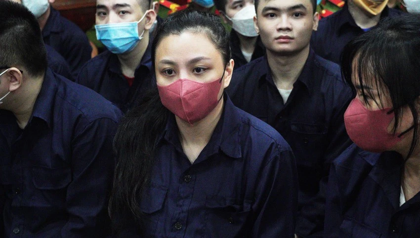Bị cáo Võ Thùy Linh tại phiên tòa sơ thẩm tháng 3-2023. Ảnh: SONG MAI