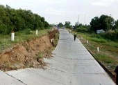 Vụ đê Tây sai phạm gần trăm tỉ: Cà Mau chỉ đạo hỏa tốc ảnh 5 Đường phòng hộ đê biển tây Cà Mau sụp sâu 2 m, dài 120 m