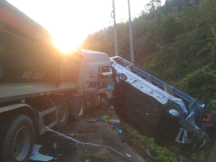 Tai nạn giao thông khiến nhiều hành khách thương vong tại huyện Kon Rẫy Kon Tum