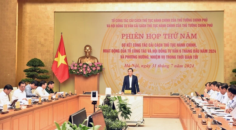 Phó Thủ tướng Trần Lưu Quang chủ trì phiên họp thứ năm của Tổ công tác cải cách thủ tục hành chính và Hội đồng Tư vấn cải cách thủ tục hành chính của Thủ tướng. Ảnh: HẢI MINH