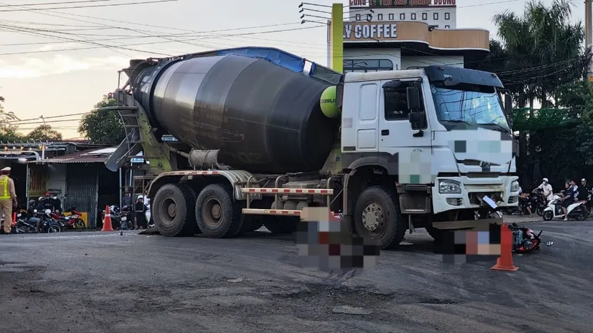 Khu vực xảy ra va chạm khiến mẹ con bà T tử vong. Ảnh: CA. XE CHỞ BÊ TÔNG.jpg