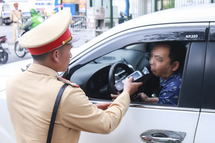 Đề xuất giữ nguyên quy định về cấm tuyệt đối nồng độ cồn. Ảnh: P.HÙNG