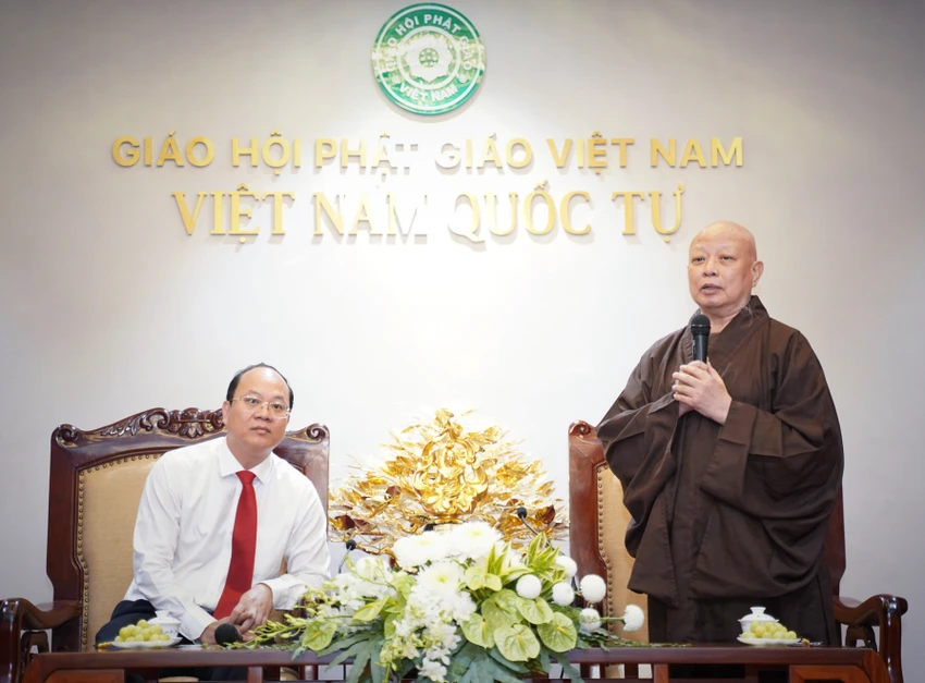 Lãnh đạo TP.HCM thăm, chúc mừng Đại lễ Phật Đản -thanh-uy-tphcm-tham-ngay-phat-dan (5).jpg