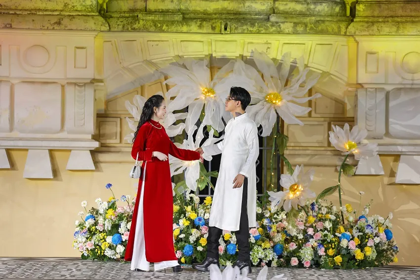 Ca sĩ Tuấn Hưng và Hương baby. Ảnh: HOÀ NGUYỄN buoc-chan-di-san-2-cua-sieu-mau-ha-vy-ton-vinh-van-hoa-thu-do-2.jpg