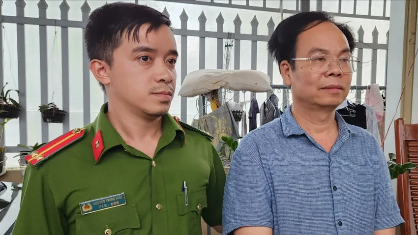 Ông Vũ Chí Hữu đã mang 120 triệu nhận hối lộ đi góp xây 3 căn nhà tình thương. Ảnh: VÕ TÙNG Vụ nhận hối lộ 120 triệu đồng xong mang đi góp để xây 3 căn nhà tình thương: Tại sao người đưa tiền không bị truy cứu trách nhiệm hình sự