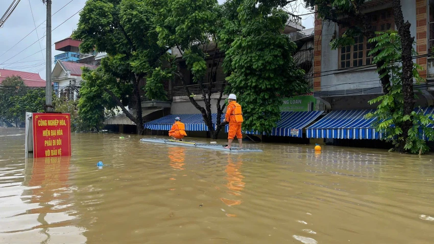 Diễn biến mưa lũ 10/9: Hàng loạt sông ở miền Bắc đạt mức báo động, sẵn sàng trực thăng ứng cứu vùng bị chia cắt- Ảnh 63.