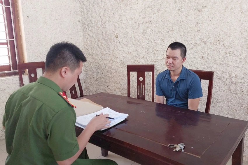 Trần Văn Quang bị bắt giữ. Ảnh: CA. ca-do-euro.jpg