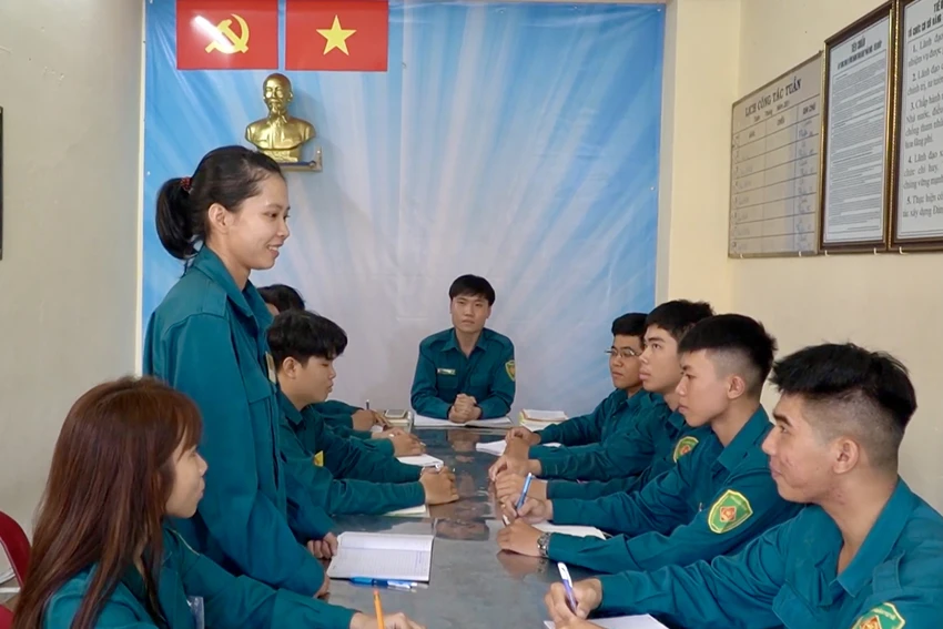 Thanh Thuỳ sinh hoạt tại Ban Chỉ huy Quân sự phường 14, quận 8. Ảnh: BẢO PHƯƠNG