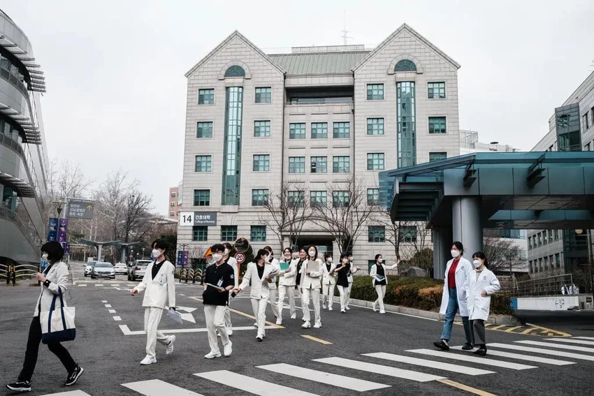 Hàn Quốc: Bệnh nhân khốn đốn khi cuộc đình công của bác sĩ vẫn tiếp diễn