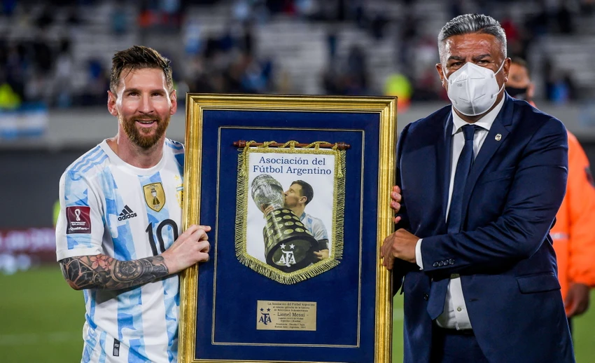 Chủ tịch AFA tin tưởng Messi sẽ tiếp tục dẫn dắt đội tuyển Argentina góp mặt ở vòng chung kết World Cup 2026. Ảnh: GETTY.