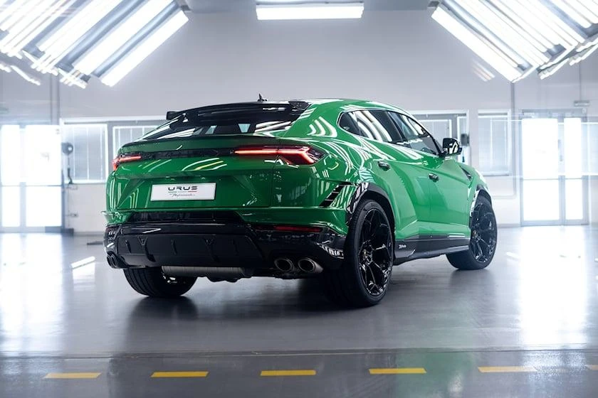 Lamborghini Urus Performante. Ảnh: Carbuzz.