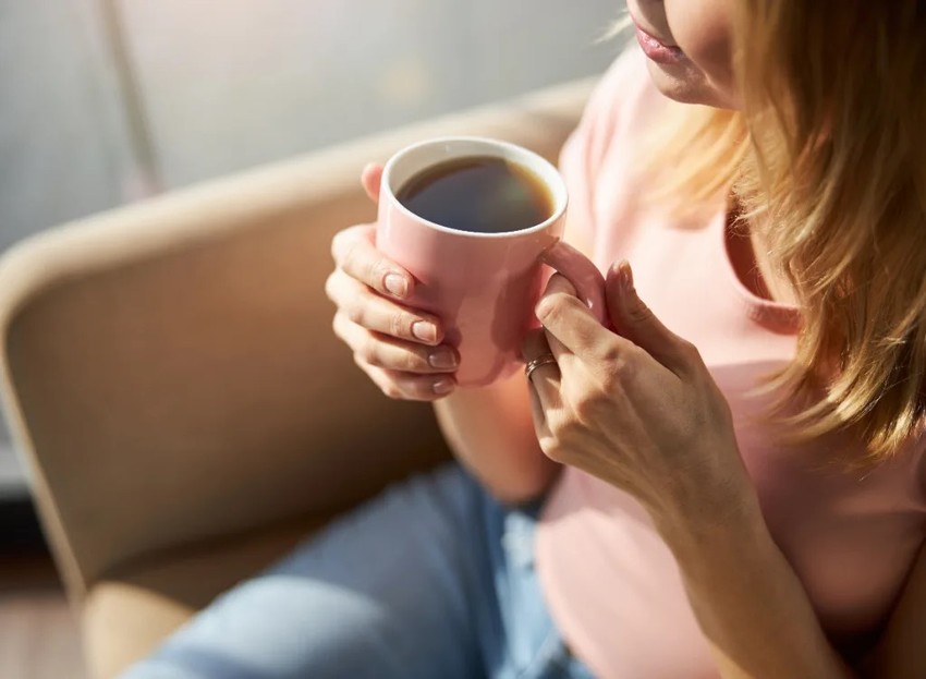 Uống cà phê đen sẽ hạn chế nạp lượng calo vào. Ảnh: Shutterstock.