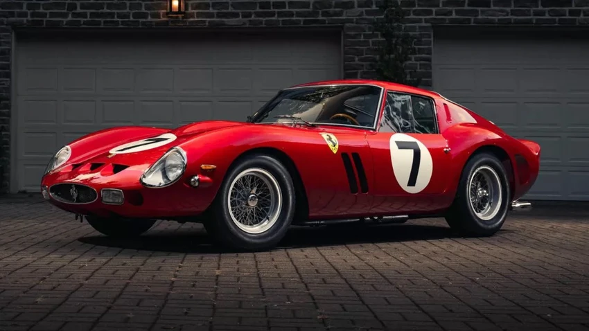 Ferrari 330 LM/250 GTO 1962 được đấu giá 51.705.000 USD. Ảnh: Carbuzz.