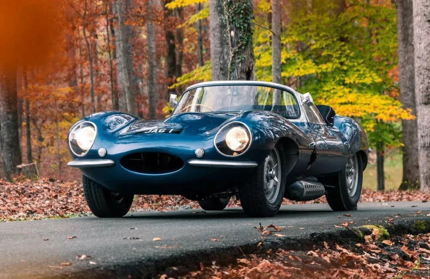 Nó được đấu giá tại RM Sotheby's – Monterey vào tháng 8. Ảnh: Carbuzz.