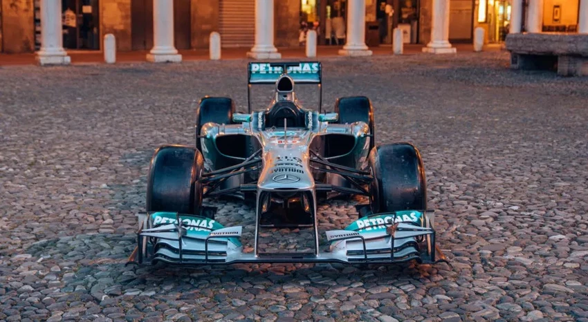 Mercedes-AMG Petronas F1 W04 2013 được đấu giá 18.815.000 USD. Ảnh: Carbuzz.