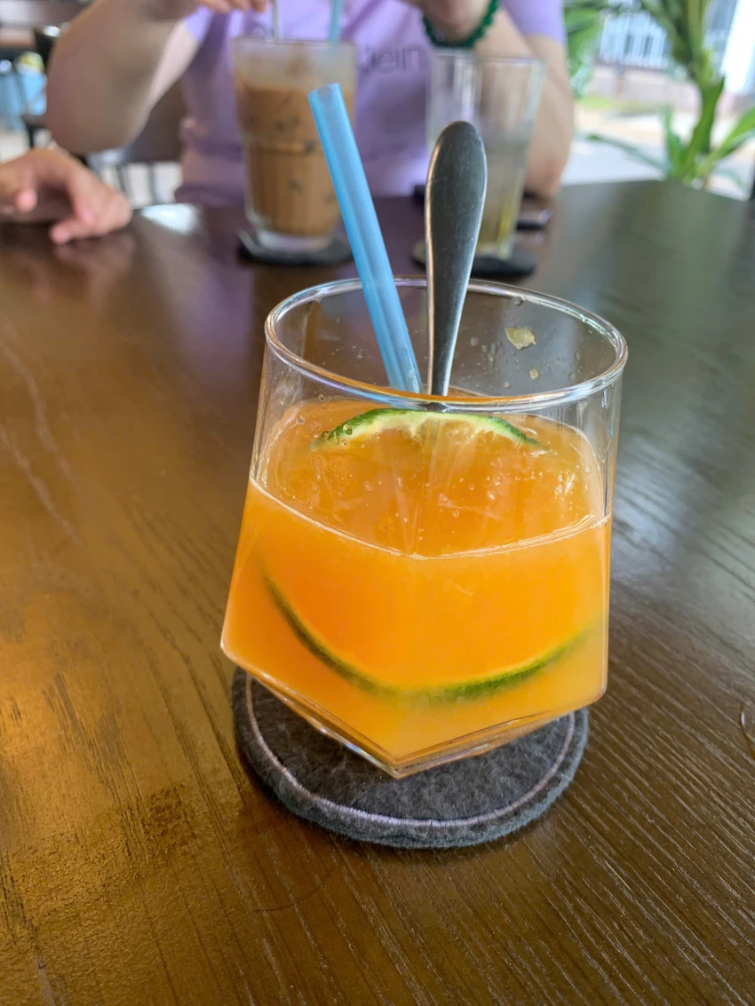 Cam là thực phẩm giúp phục hồi nhanh hơn sau cúm vì giàu chất chống oxy hóa, vitamin C thúc đẩy quá trình lành thương trong cơ thể. Ảnh: PHƯƠNG LÊ. Ăn gì để giúp phục hồi nhanh hơn sau cúm.jpg
