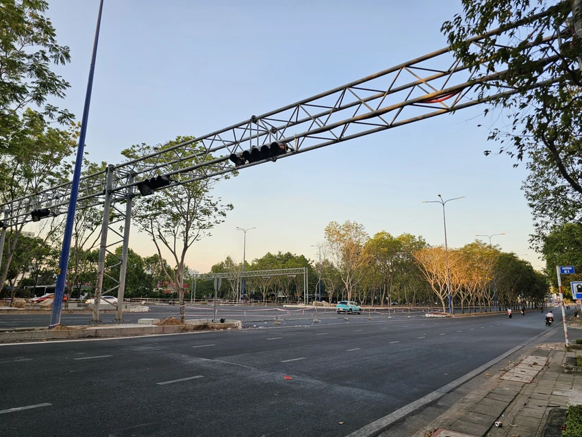 Sau khi thông xe nút giao Mai Chí Thọ - D1, các phương tiện di chuyển dễ dàng hơn. nút giao Mai Chí Thọ - D1