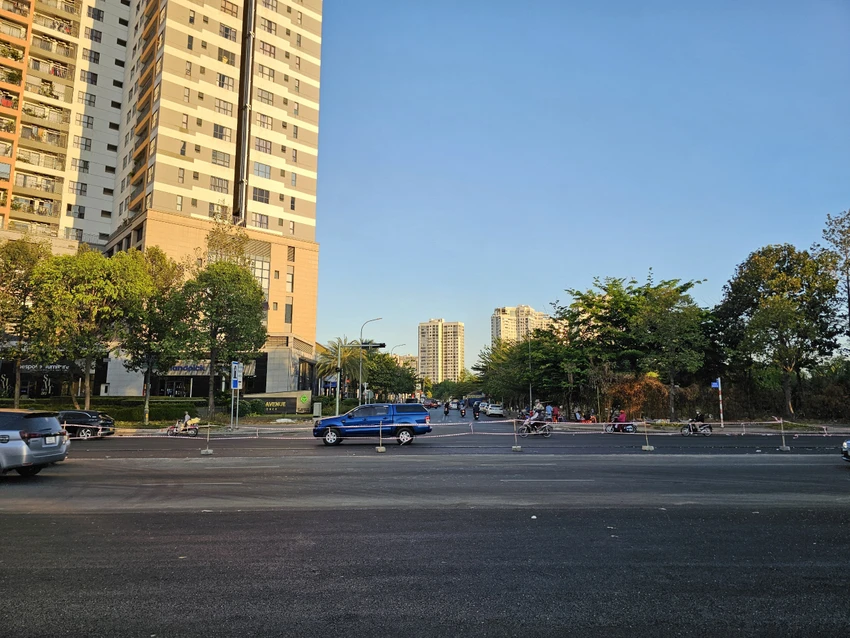 Cũng từ hướng đường dẫn cao tốc TP.HCM - Long Thành - Dầu Giây có thể di chuyển vào đường Nguyễn Thị Định để tới nút giao Mai Chí Thọ - D1. nút giao Mai Chí Thọ - D1