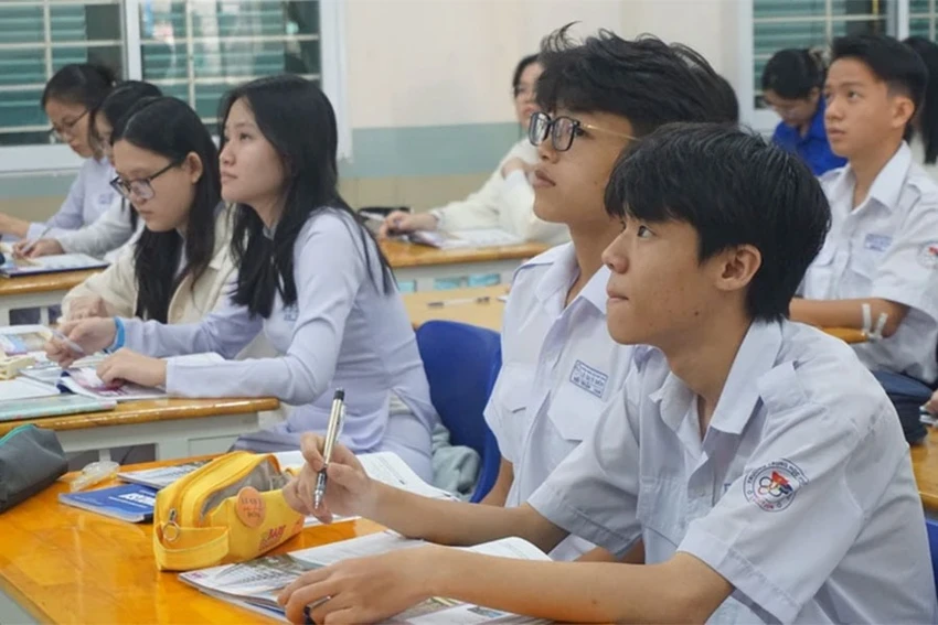 Học sinh Trường THPT Lê Quý Đôn, quận 3, TP.HCM trong một tiết học tiếng Anh. Ảnh: NQ chính sách mới