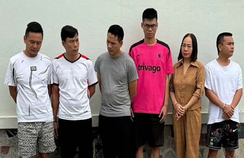 Nhóm đối tượng hoạt động trong đường dây tín dụng đen, cho vay lãi suất “cắt cổ” bị Công an TP Thanh Hóa bắt giữ. Công an bắt giam 17 người cho vay tín dụng đen, lãi suất “cắt cổ” ở Thanh Hóa.jpg