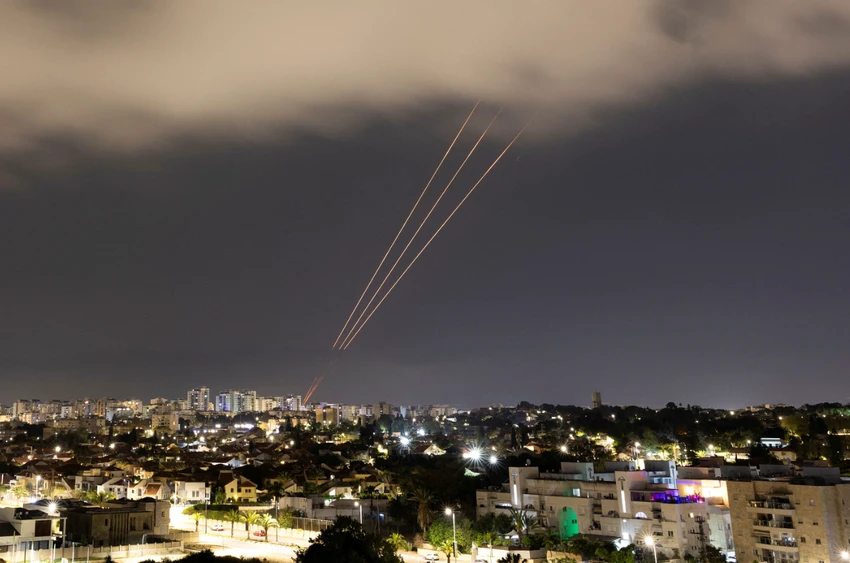 Iran tấn công Israel: Đòn trả đũa hay sai lầm chiến lược?
