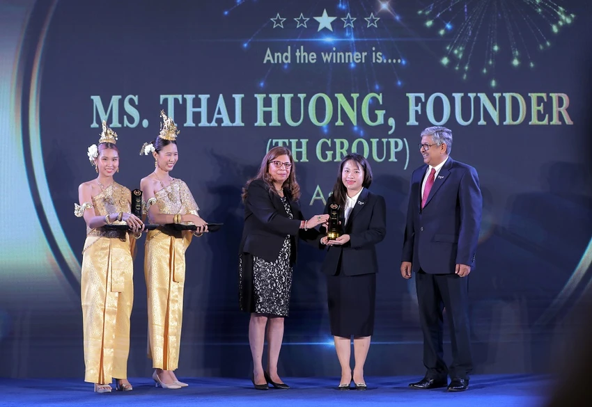 Nhà sản xuất sữa tươi sạch hàng đầu Việt Nam nhận “cú đúp' giải thưởng do tạp chí quốc tế bình chọn