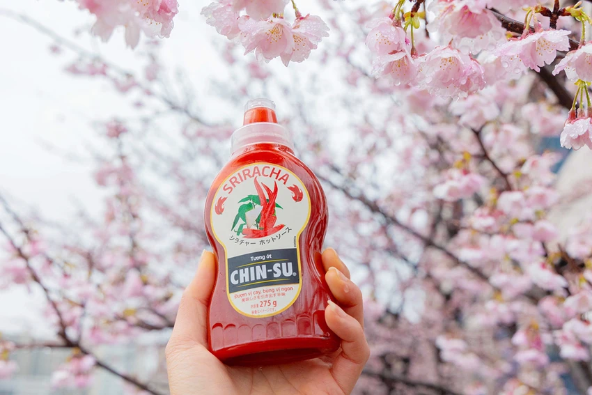 Tương ớt Chin-su Sriracha mang vị cay đầy kích thích, khiến các tín đồ mê cay thích thú.jpg