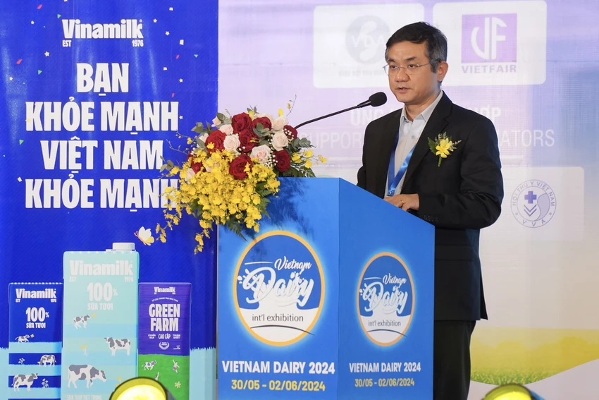 Ông Nguyễn Quang Trí – Giám đốc điều hành Marketing Vinamilk phát biểu tại sự kiện khai mạc Triển lãm quốc tế ngành sữa và sản phẩm sữa 2024.JPG