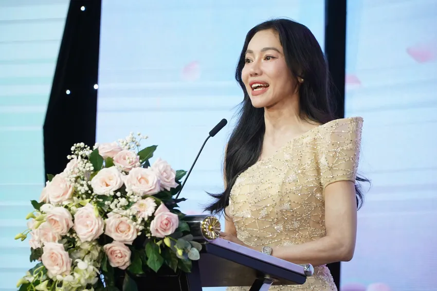 Bà Phạm Kim Dung chia sẻ. hoa-hau-thanh-thuy10.jpg