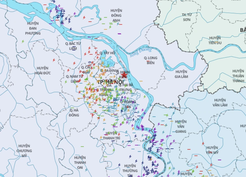 Thông kê chính thức: Mưa dông sáng nay, Hà Nội hứng 10.212 cú sét trời đánh