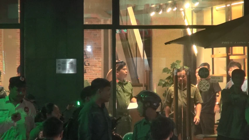 Khách nam đâm chết 1 phụ nữ rồi tự sát trong quán trà ở quận 12