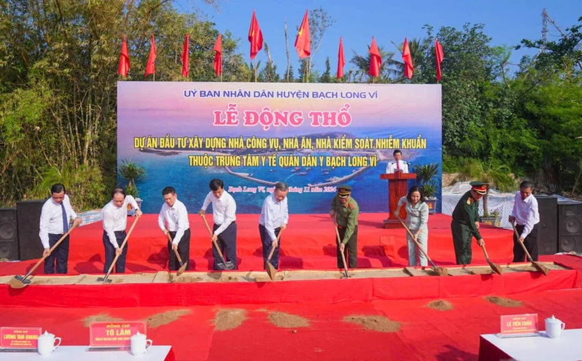 tong-bi-thu-to-lam-dua-bach-long-vi-tro-thanh-phao-dai-bao-ve-vung-bien-vung-troi-to-quoc-tren-vinh-bac-bo-4.jpg