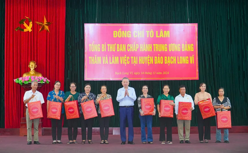 tong-bi-thu-to-lam-dua-bach-long-vi-tro-thanh-phao-dai-bao-ve-vung-bien-vung-troi-to-quoc-tren-vinh-bac-bo-6.jpg