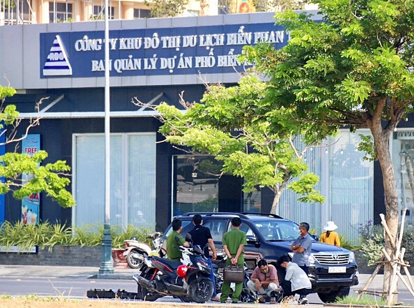 Cơ quan điều tra tại khu đô thị Phố Biển. Ảnh CTV. BINH-THUAN (1).jpg