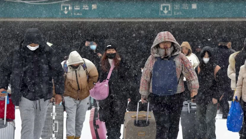 Thời tiết lạnh khắc nghiệt cản đường người dân Trung Quốc về quê đón Tết