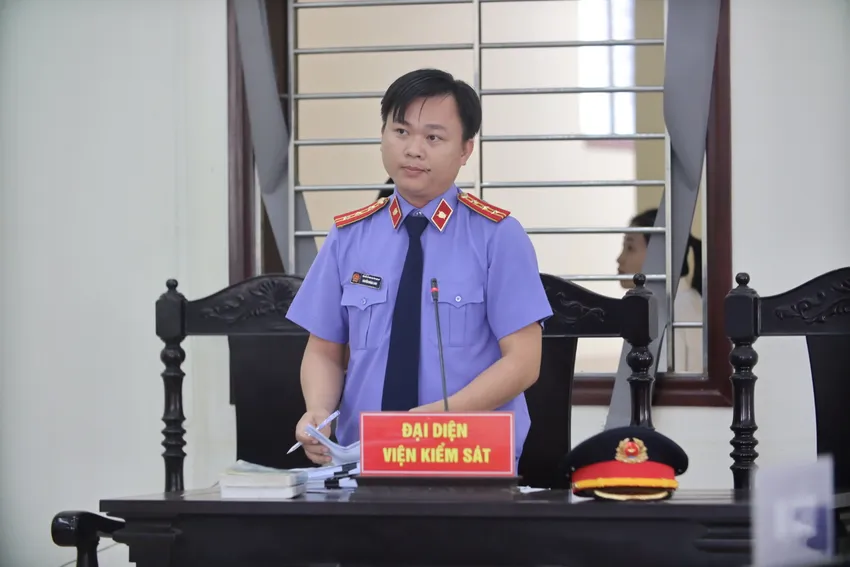 dai_dien_vien_kiem_sat_vu_bat_coc_con_ban_than.jpg