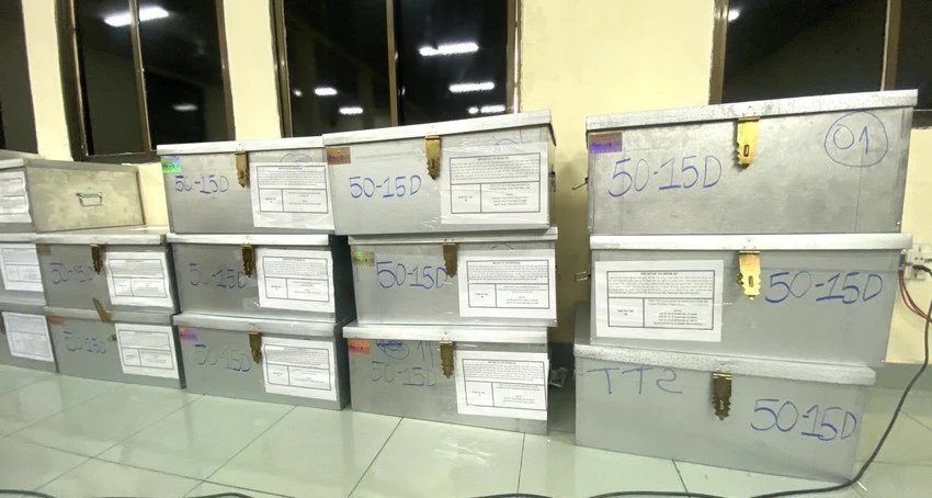 Các tài liệu, bút lục được Công an TP.HCM chuyển cho VKSND TP.HCM. Ảnh: CA đăng kiểm