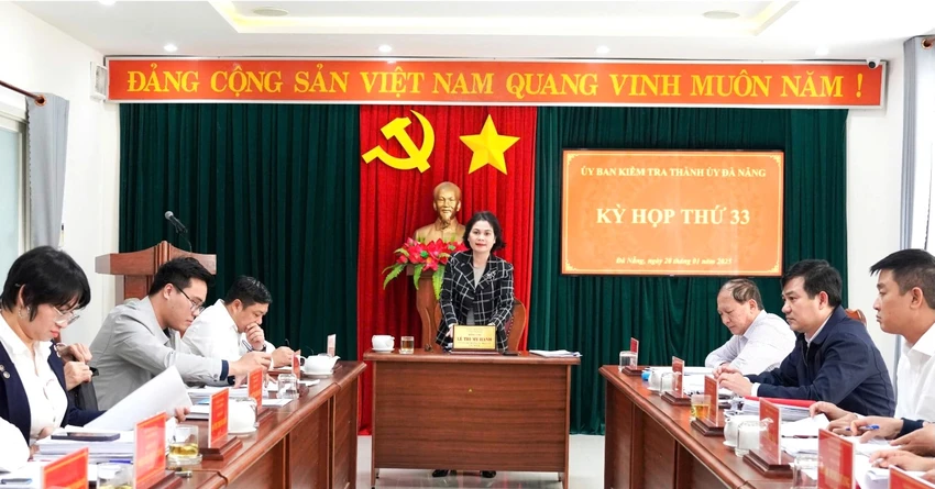 Bà Lê Thị Mỹ Hạnh chủ trì kỳ họp. Ảnh: UBKT kỷ luật khiển trách đà nẵng