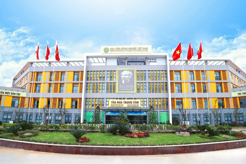 Học viện Nông nghiệp Việt Nam đã và đang đào tạo 69 khóa sinh viên. tổng bí thư 1.jpg