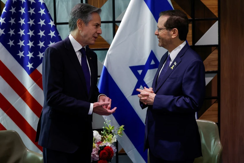 Tổng thống Israel Isaac Herzog gặp Ngoại trưởng Mỹ Antony Blinken tại Tel Aviv (Israel) hôm 1-5. Ảnh: REUTERS Tổng thống Israel Isaac Herzog gặp Ngoại trưởng Mỹ Antony Blinken tại Tel Aviv (Israel) hôm 1-5. Ảnh: REUTERS