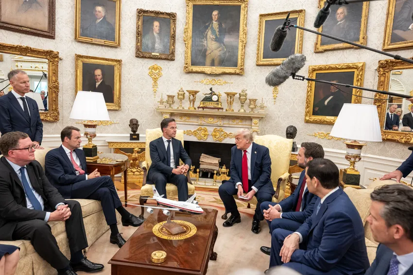 Tổng thống Mỹ Donald Trump (phải) và Tổng Thư ký NATO Mark Rutte gặp nhau tại Phòng Bầu Dục hôm 14-7. Ảnh: WHITE HOUSE/X quan hệ Nga-phương Tây.jpg