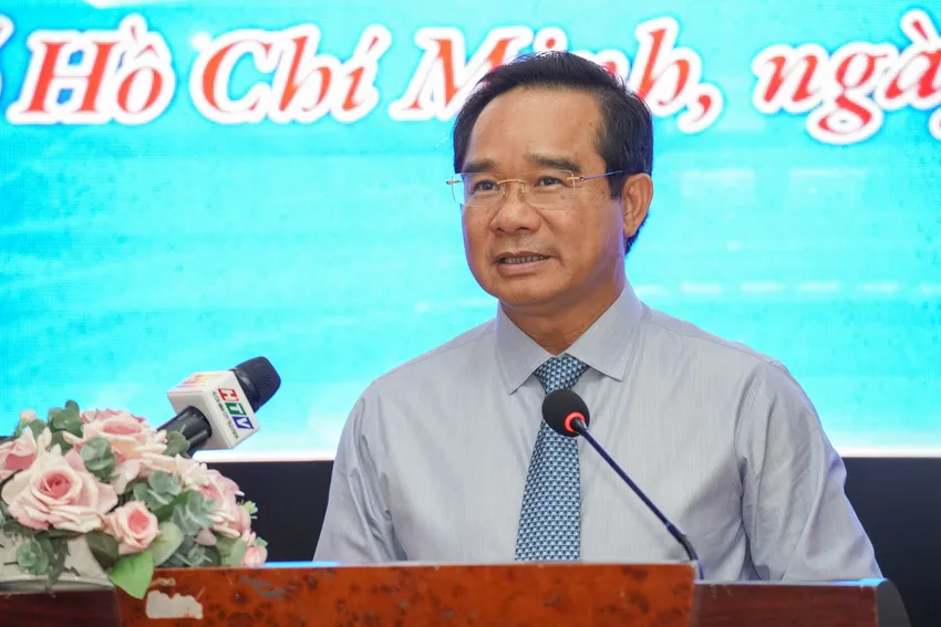 Ông Nguyễn Văn Được, Phó Bí thư Thành ủy, Chủ tịch UBND TP.HCM nhấn mạnh “Khu Công nghệ cao TP.HCM cần tiếp tục đóng vai trò dẫn dắt chuyển đổi số, đổi mới sáng tạo, kết nối doanh nghiệp – viện trường, góp phần tạo động lực phát triển kinh tế tri thức và khoa học công nghệ của Thành phố”. Ông Nguyễn Văn Được, Phó Bí thư Thành ủy, Chủ tịch UBND TP.HCM nhấn mạnh “Khu Công nghệ cao TP.HCM cần tiếp tục đóng vai trò dẫn dắt chuyển đổi số, đổi mới sáng tạo, kết nối doanh nghiệp – viện trường, góp phần tạo động lực phát triển kinh tế tri thức và khoa học công nghệ của Thành phố”.