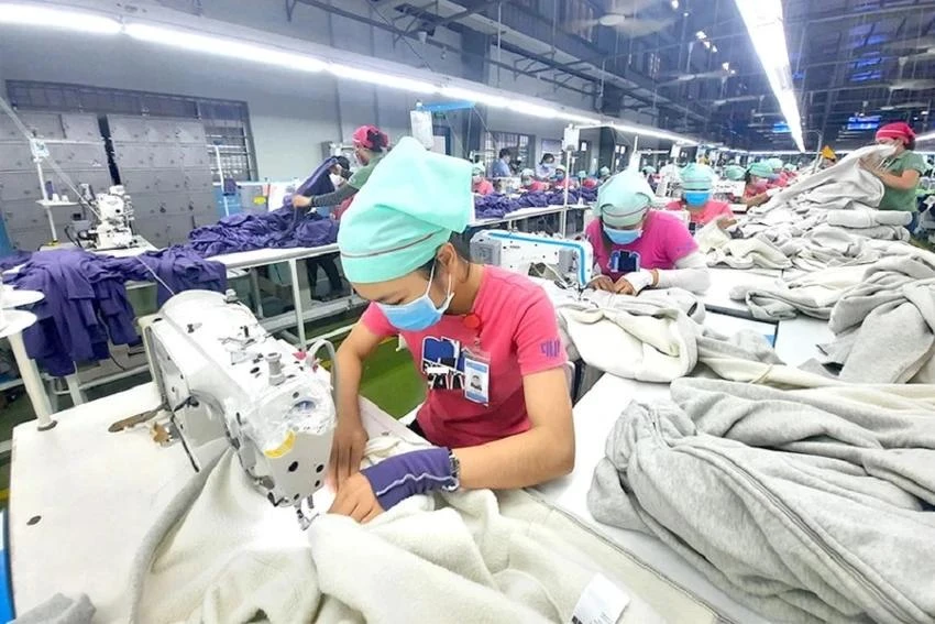 Người lao động ủng hộ việc tăng mức hưởng trợ cấp thất nghiệp. Ảnh: VIẾT LONG hưởng trợ cấp thất nghiệp