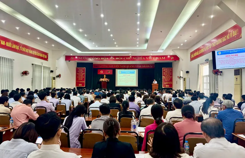 Gần 600 đại biểu đến tham dự Hội nghị triển khai Luật Công chứng và các văn bản hướng dẫn thi hành. Ảnh: TRẦN MINH Luật Công chứng