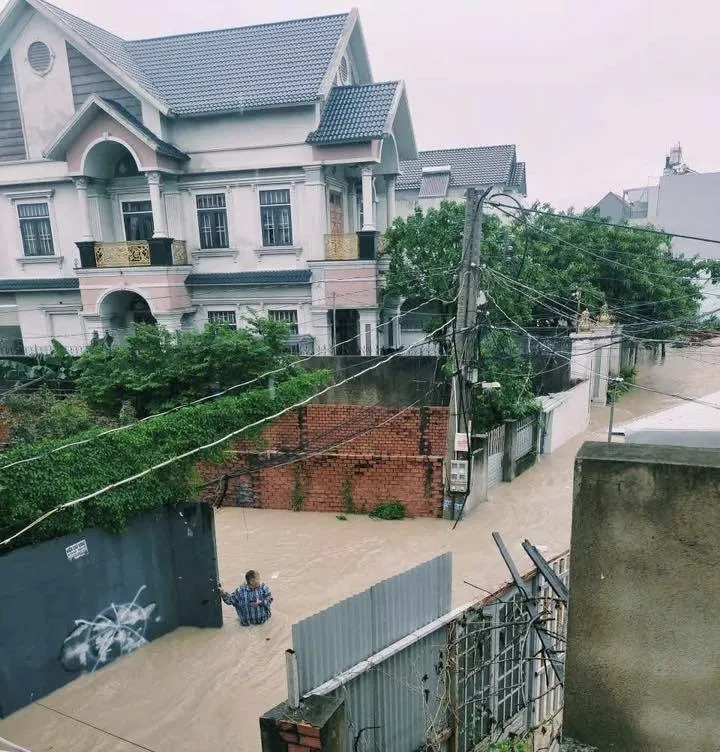 mưa ngập sâu 8.jpg