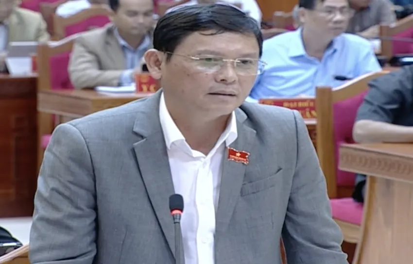 Phó chủ tịch Thường trực UBND tỉnh Đắk Lắk Nguyễn Tuấn Hà giải trình tại kỳ họp lần thứ 7 của HĐND tỉnh Đắk Lắk. Ảnh: LDRT Đắk Lắk.png