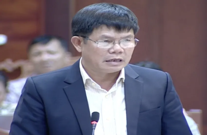Ông Lê Văn Cường phát biểu tại kỳ họp lần thứ 7. Ảnh: DRT Đắk Lắk.png