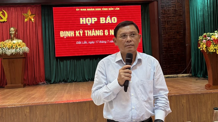 Ông Nguyễn Tuấn Hà, Phó chủ tịch thường trực UBND tỉnh Đắk Lắk phát biểu tại họp báo. Ảnh: VŨ LONG Pháp Luật TP.HCM.jpg