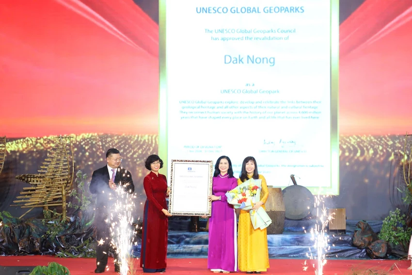 Tỉnh Đắk Nông đón nhận danh hiệu công viên địa chất toàn cầu UNESCO Đắk Nông lần thứ 2. Ảnh: NV công viên địa chất.JPG